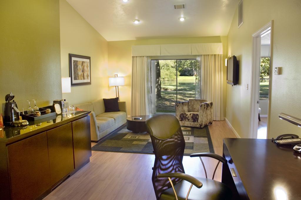 La Torretta Lake Resort & Spa Montgomery Room photo